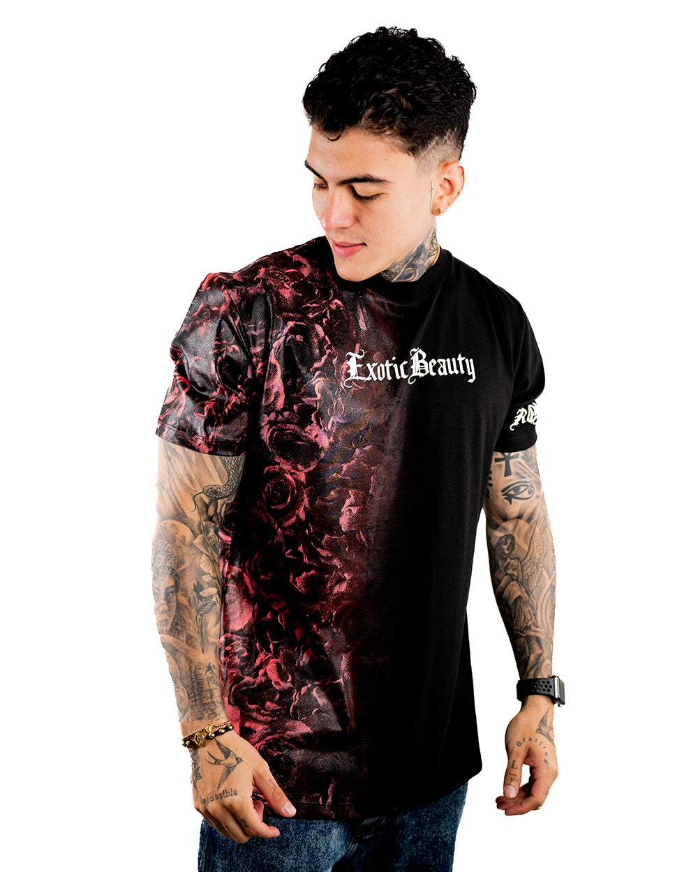 CAMISETA NEGRA ROSAS