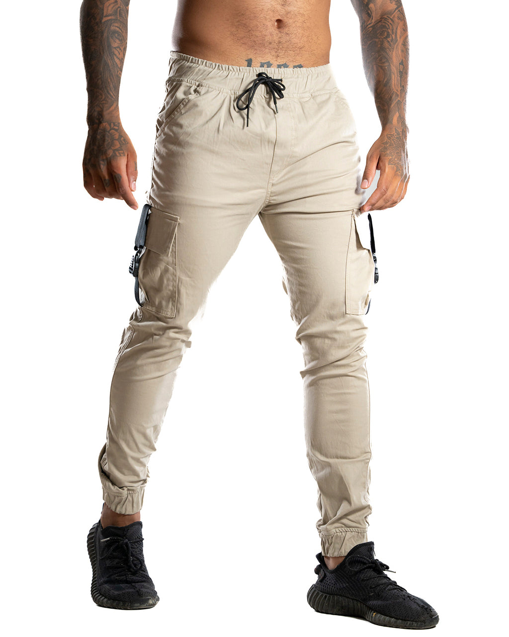 JOGGER BEIGE BROCHE MOMENTUM